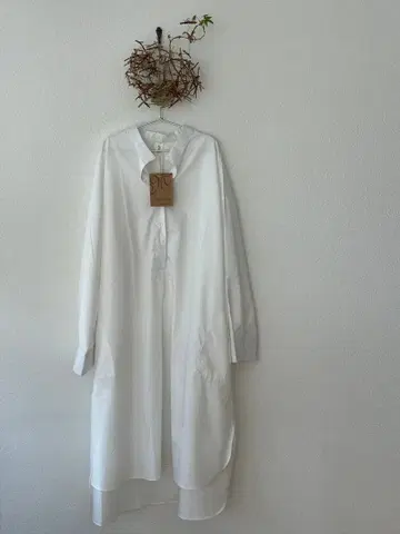 화이트 롱 셔츠 긴팔 택 포함 새상품 하자품