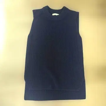 [ 미사용 ] 갤러리 비 슬리브리스 니트 베스트