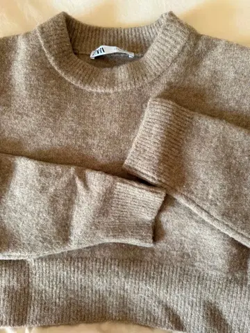 ZARA 베이지 크롭 스웨터