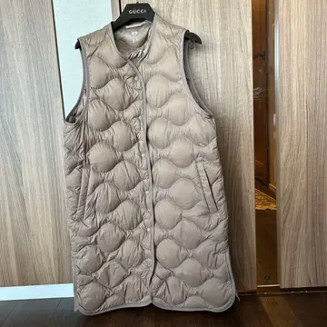 유니클로 울트라 라이트 다운 베이지 M 사이즈