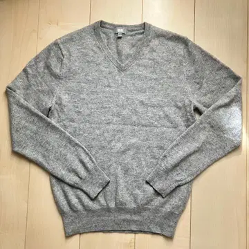 유니클로 캐시미어 V넥 스웨터