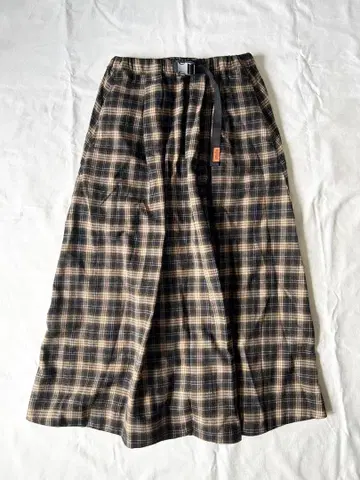 UNIVERSAL OVERALL 체크 무늬 롱 스커트