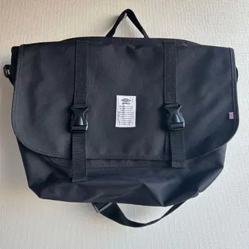umbro 블랙 숄더백