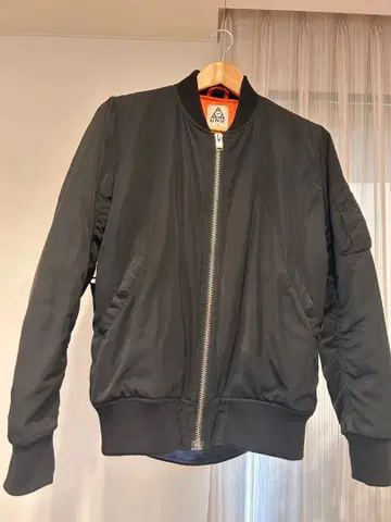 블랙 MA-1 자켓 숄더 스트랩 포함