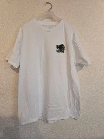 화이트 T셔츠 L 사이즈 temple of skate