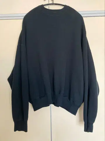 시시쿠이 x REMI RELIEF 콜라보 맨투맨