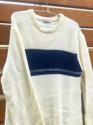 BAYFLOW 화이트 네이비 니트 스웨터