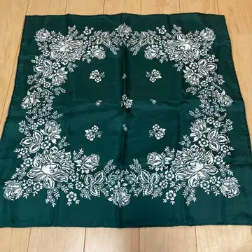 다크 그린 꽃무늬 실크 스카프 마니프리