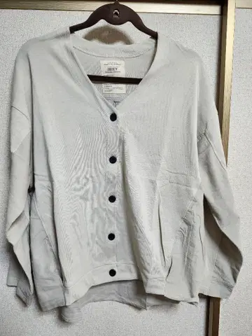 IRIEY 라이트 그레이 V넥 가디건