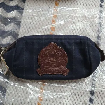 네이비 파우치 엠보싱 로고 포함