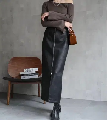 블랙 가죽풍 타이트 스커트 S 사이즈 정가 5290엔