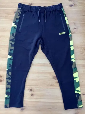 필코드 카모플라쥬 디자인 조거 팬츠