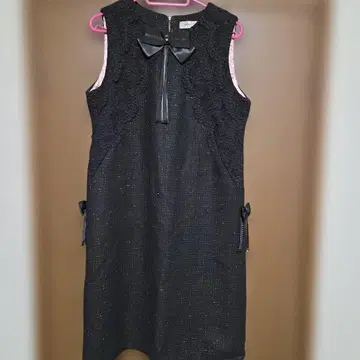 Super Beauty 슬리브리스 무릎 기장 원피스 블랙