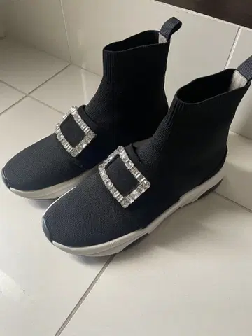 diana 비쥬 장식 블랙 스니커즈 부츠