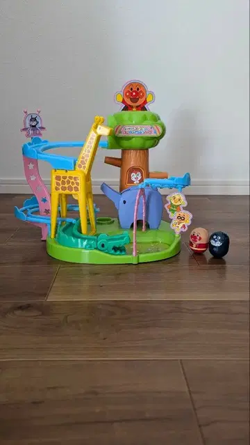 호빵맨 처음 만나는 콜로롱 동물 파크