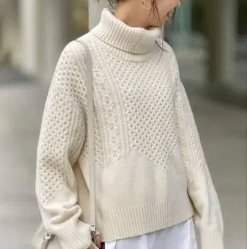 스픽 앤 스팬 아이보리 해밀턴 울 터틀 케이블 니트