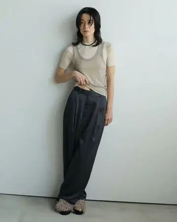 [ anuke ] 미사용 새상품 anuke satin tuck pants