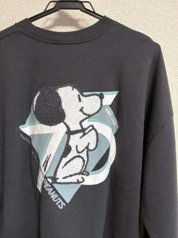 L 새상품 트레이닝복 스누피 75주년 사가 자수 맨투맨