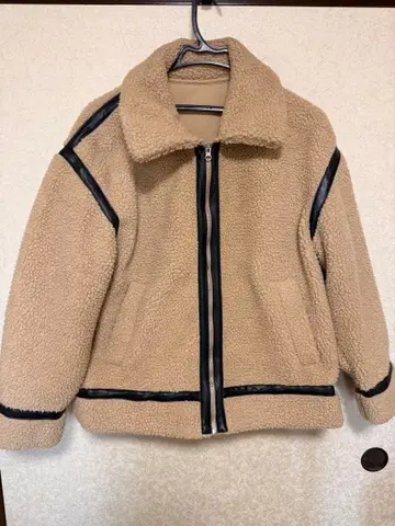 [ GU 미사용 새상품 ] 보아 무스탕 코트 베이지