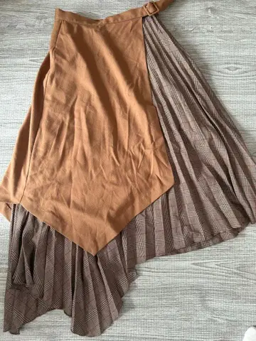 [브랜드] Mila Owen 비대칭 헴스커트