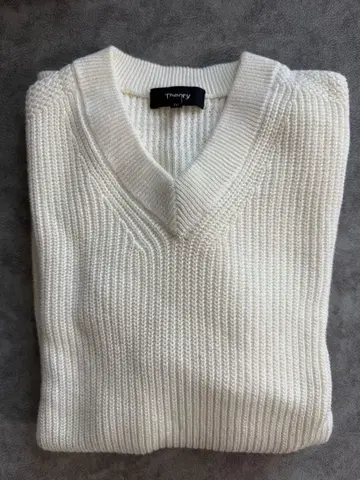 theory V 목걸이 스웨터