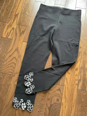 Desigual 블랙 꽃무늬 자수 레깅스 XL