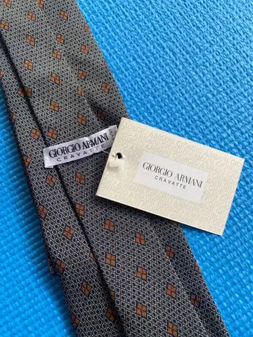 Giorgio Armani 기하학 패턴 넥타이