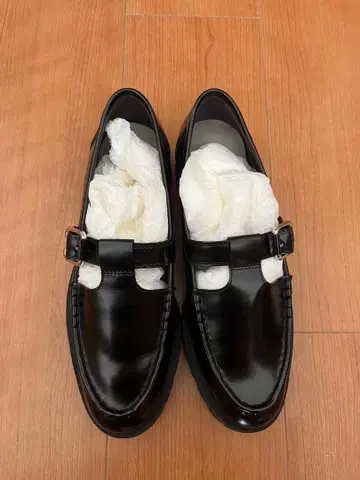 블랙 가죽 로퍼 버클 포함