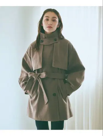 mysty woman 스탠드넥 미들 코트 모카