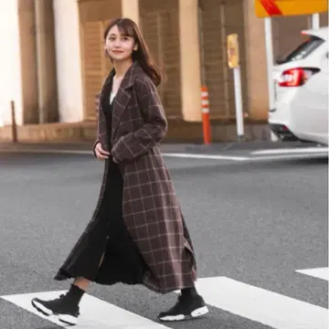 브라운 체크 무늬 롱 코트