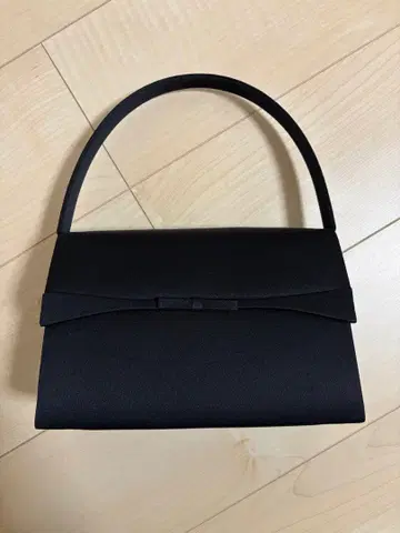 리본 포함 블랙 포멀 백