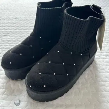 츠지 노조미 콜라보 무스탕 비쥬 장식 퀼팅 통굽 무스탕 부츠