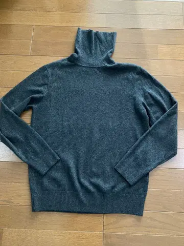 UNIQLO 캐시미어 터틀넥 스웨터 다크 그레이