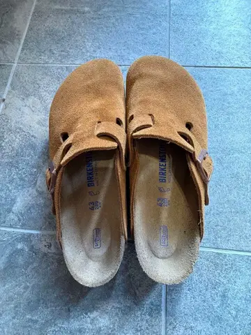 Birkenstock 브라운 클로그 샌들