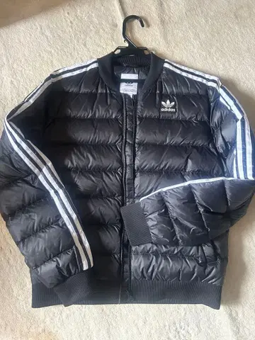 adidas 블랙 다운 자켓 스트라이프