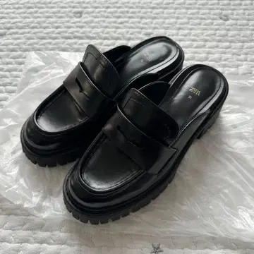 ZARA 블랙 통굽 로퍼