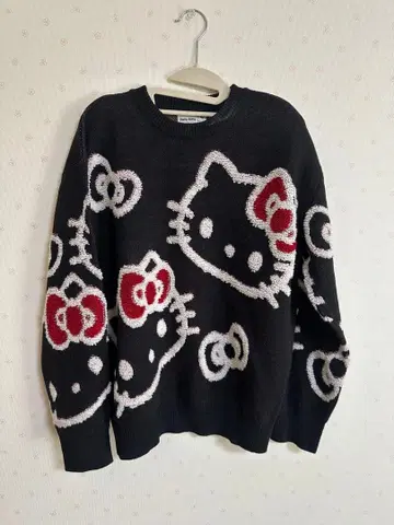 헬로키티 니트 스웨터 아베일