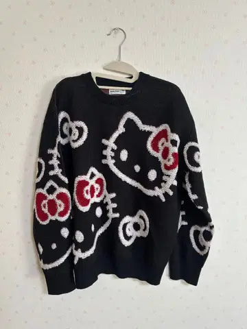 헬로키티 니트 스웨터 아베일