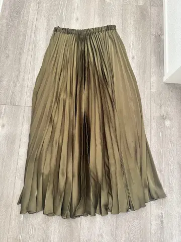 유나이티드 애로우즈 카키색 플리츠 스커트