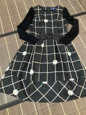 체크 무늬 긴팔 원피스