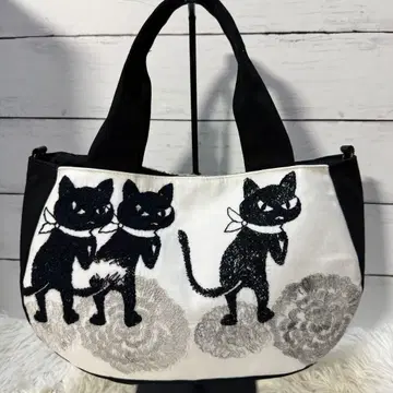 pjc 크로치 군 미나 페르호넨 토트백 화이트 블랙