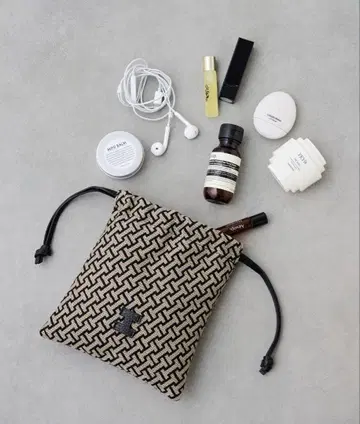 새상품급 이아쿠치 모노그랑마 파우치