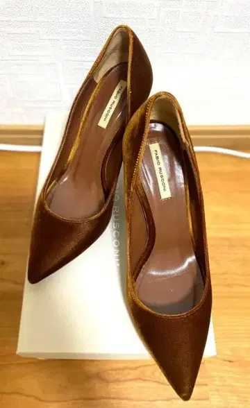 파비오 루스코니 FABIO RUSCONI 벨벳 힐 펌프스