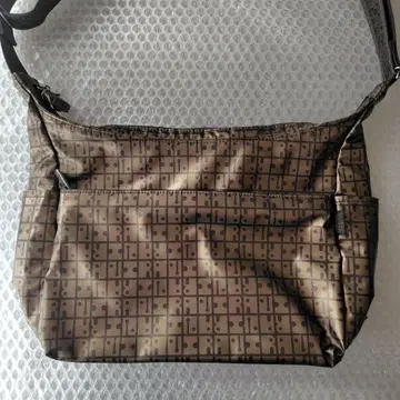 라비라비 숄더백