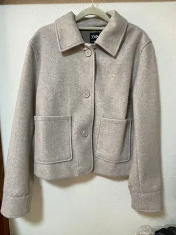 ZARA 카라 부착 숏 기장 아우터