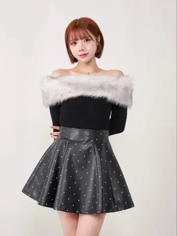 Darich 컬러 퍼 오프숄더 니트탑