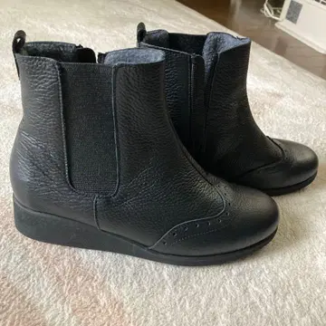 블랙 가죽 사이드 고어 부츠