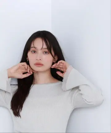 NATURAL BEAUTY BASIC 보트넥 플레어 커프스 니트