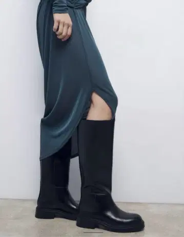 ZARA 플랫 니하이 부츠