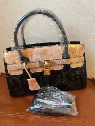 크로커다일 무늬 락 장식 핸드백